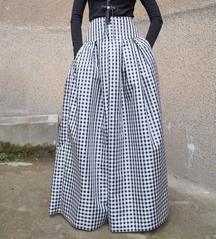 Black and white long maxi skirt F1578