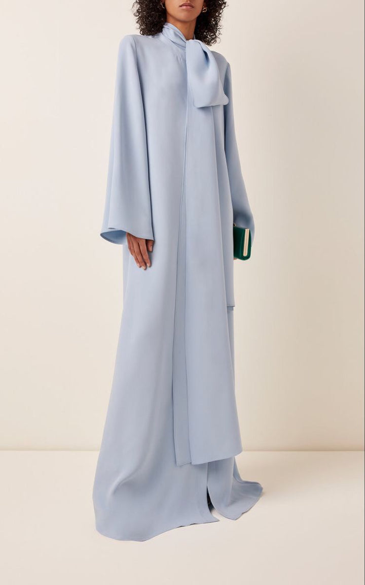 فستان منسدل بفتحة رقبة على شكل فيونكة وشق جانبي – ريزيين