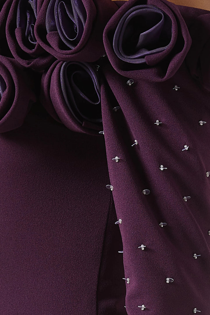 Off-shoulder gown with sculpted floral neckline – AMETHYSTA