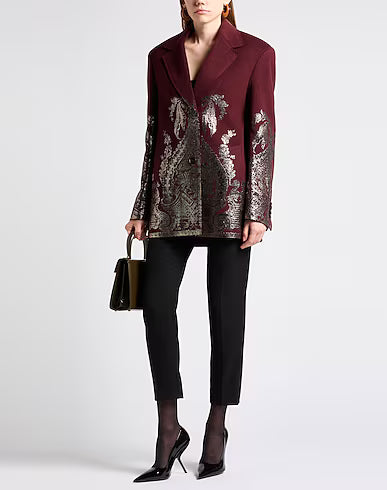 بدلة مصممة خصيصًا بأزرار ذهبية – مارون