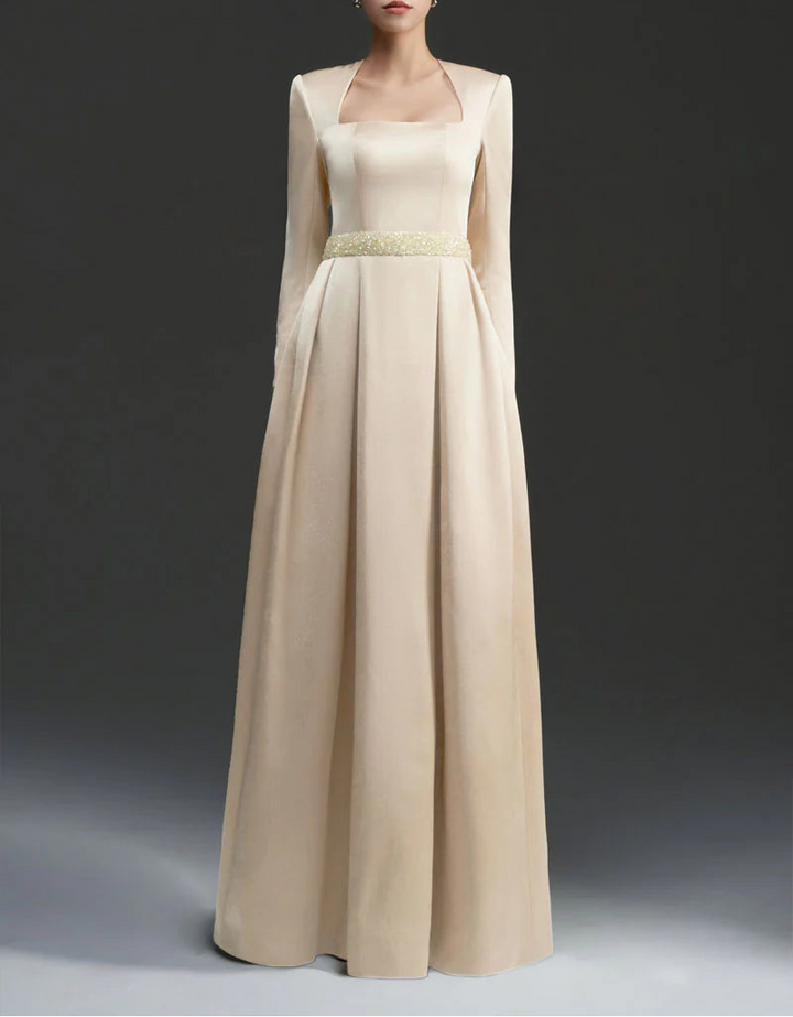 فستان ساتان برقبة مربعة وخصر مزين – إليانا