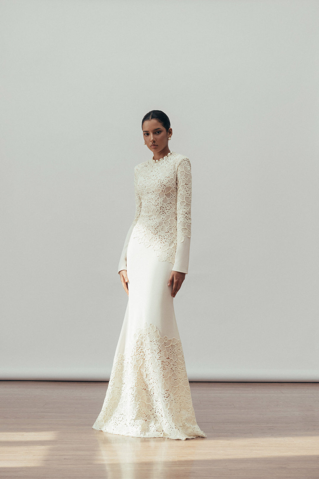 Long-sleeve lace-panel mermaid gown – AMARIS