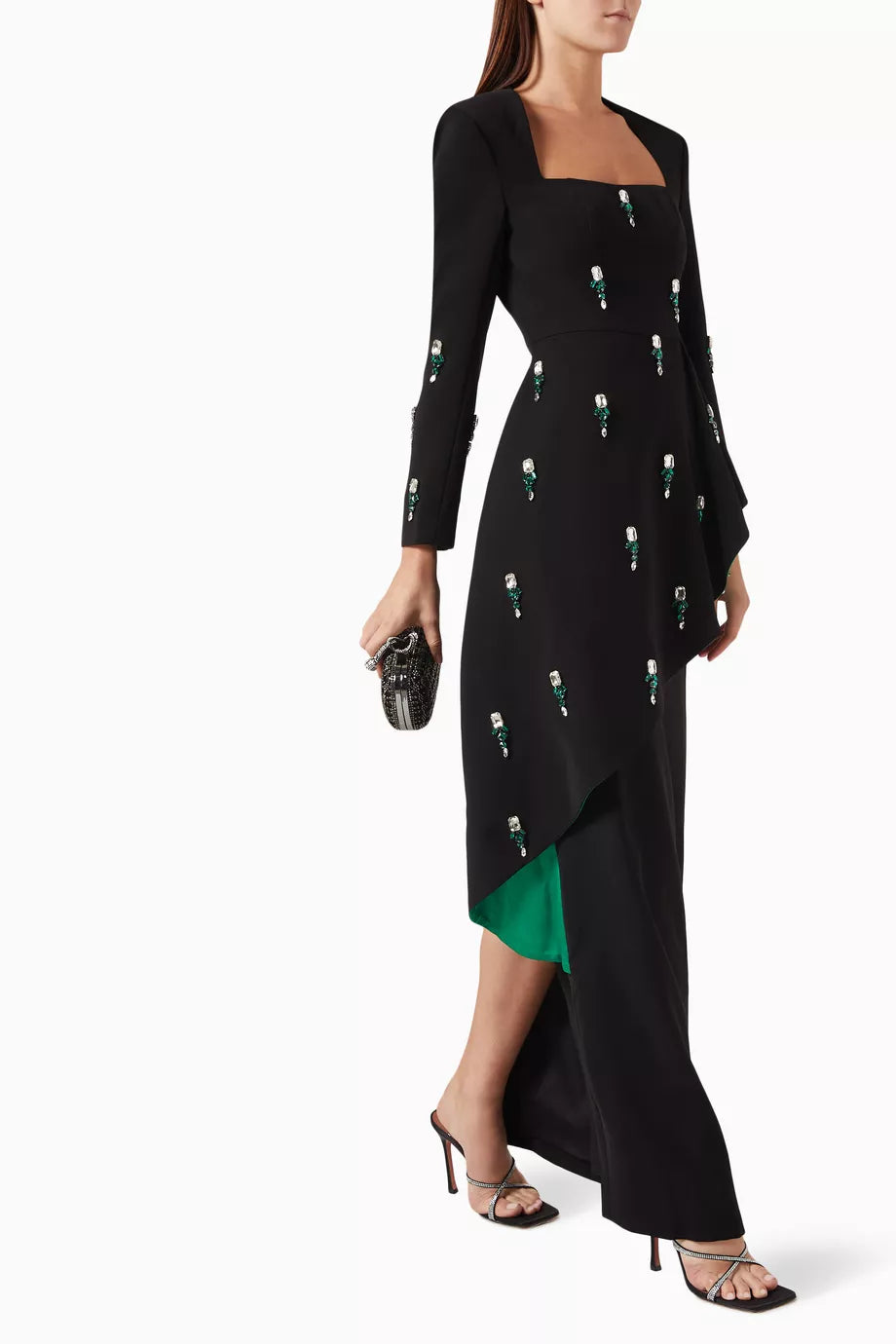 فستان مطرز غير متماثل بتفاصيل من الساتان الزمردي – نوير