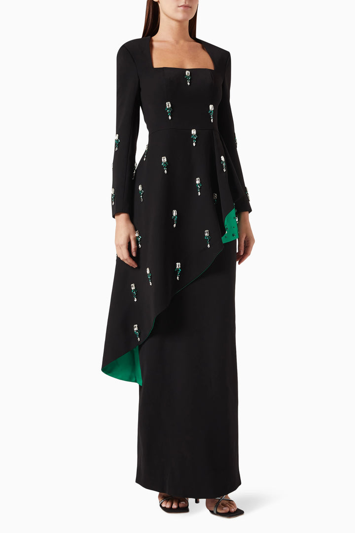 فستان مطرز غير متماثل بتفاصيل من الساتان الزمردي – نوير