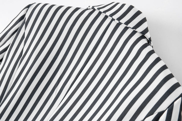 سترة مخططة مزدوجة الصدر بأزرار ذهبية – مارينا