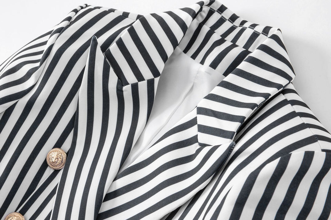 سترة مخططة مزدوجة الصدر بأزرار ذهبية – مارينا