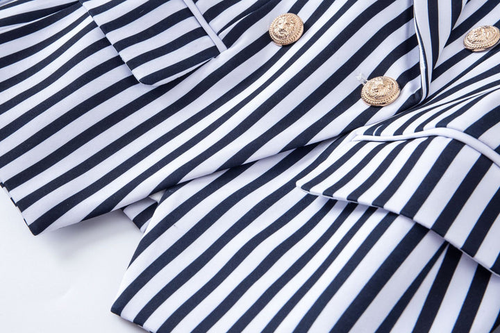 سترة مخططة مزدوجة الصدر بأزرار ذهبية – مارينا