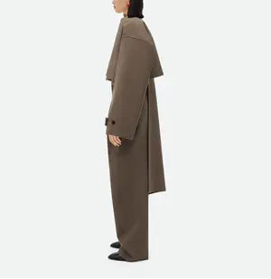 بدلة مصممة خصيصًا بأزرار ذهبية – مارون