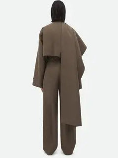 بدلة مصممة خصيصًا بأزرار ذهبية – مارون