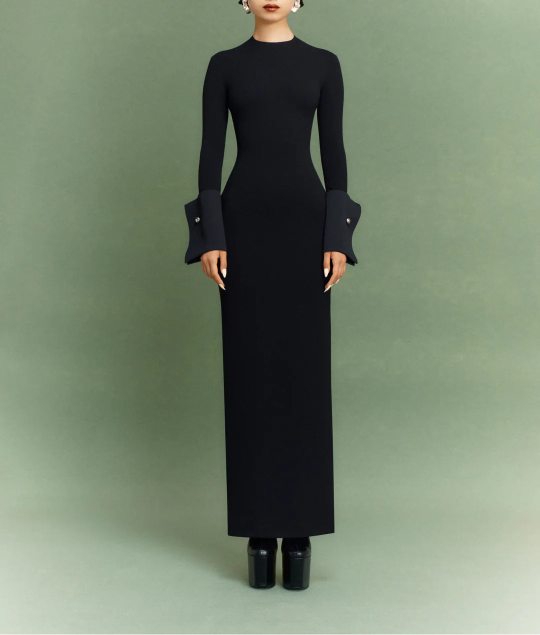 long-sleeve column dress with structured flared cuffs – CHLOE –