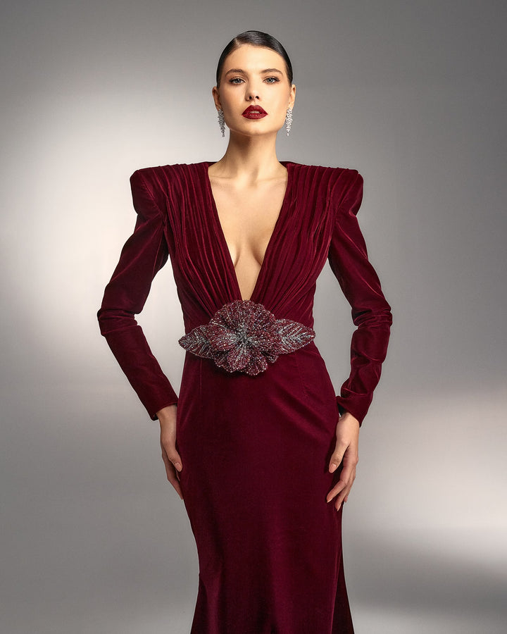 فستان مخملي مزين بزهرة كريستالية – روبينا