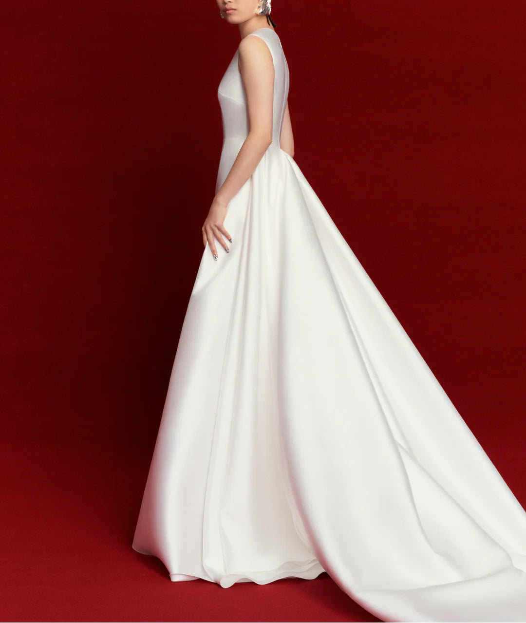 sleeveless sculpted gown with dramatic flare skirt – NOIR