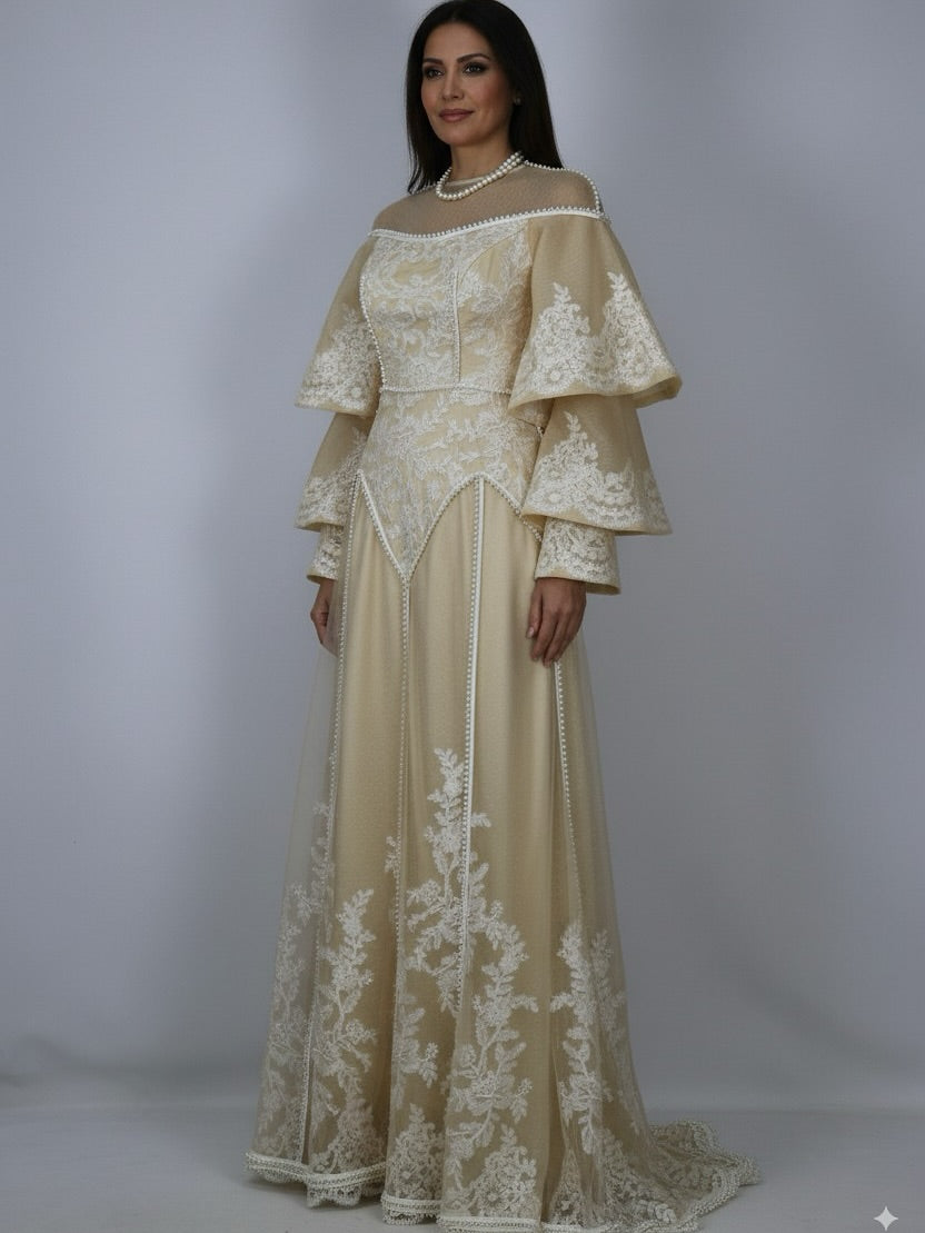 Laced princess dress with ruffled sleeves _SUREE