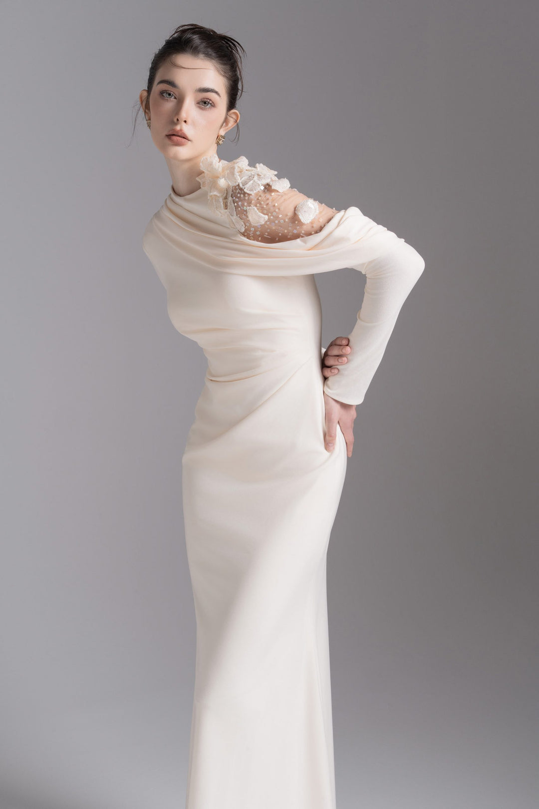 فستان مزين غير متماثل على الكتف – موسيقى ليلية