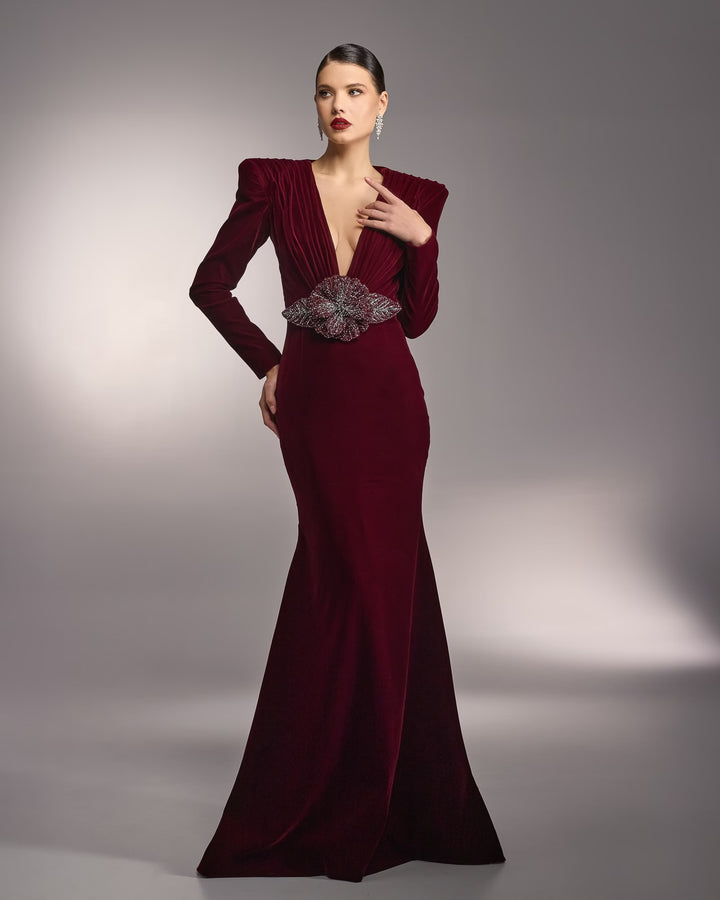 فستان مخملي مزين بزهرة كريستالية – روبينا