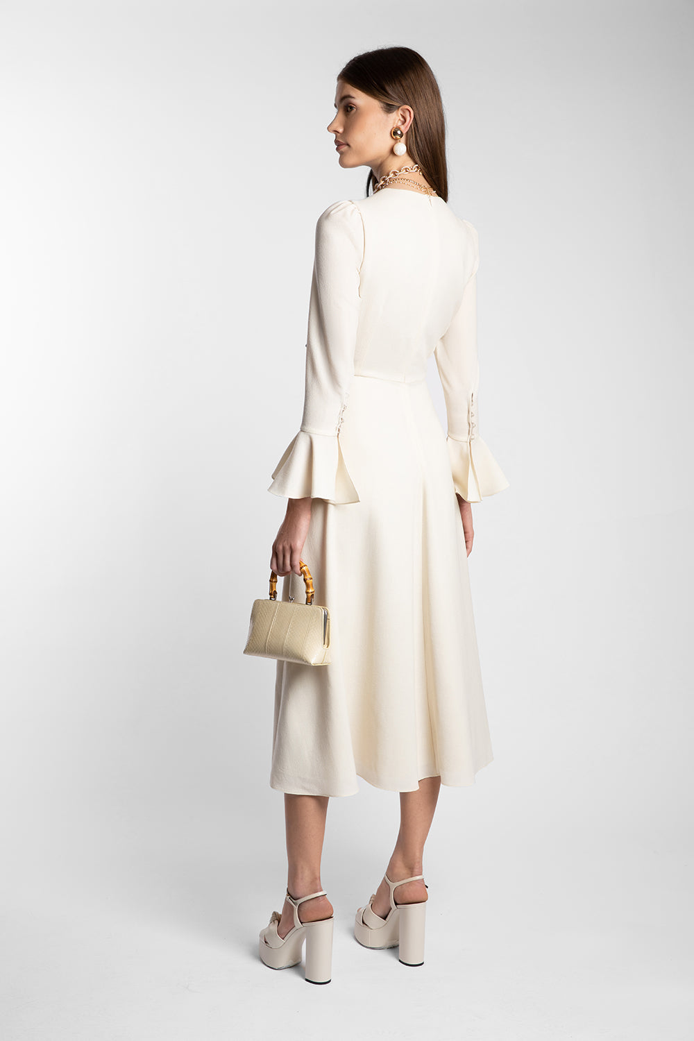 فستان متوسط ​​الطول بأكمام واسعة وصدرية مطوية – سايلا