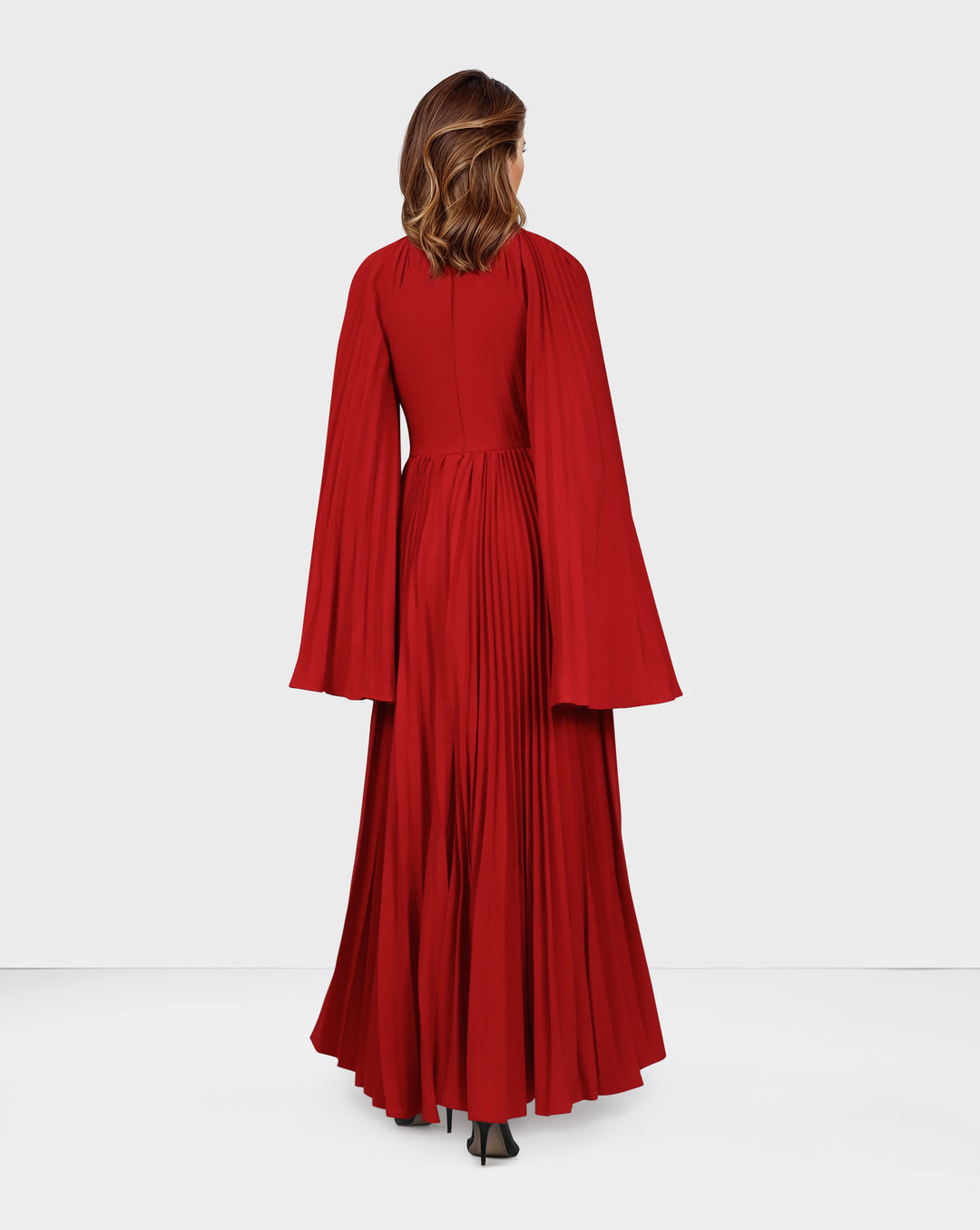 Pleated dress with maxi sleeves