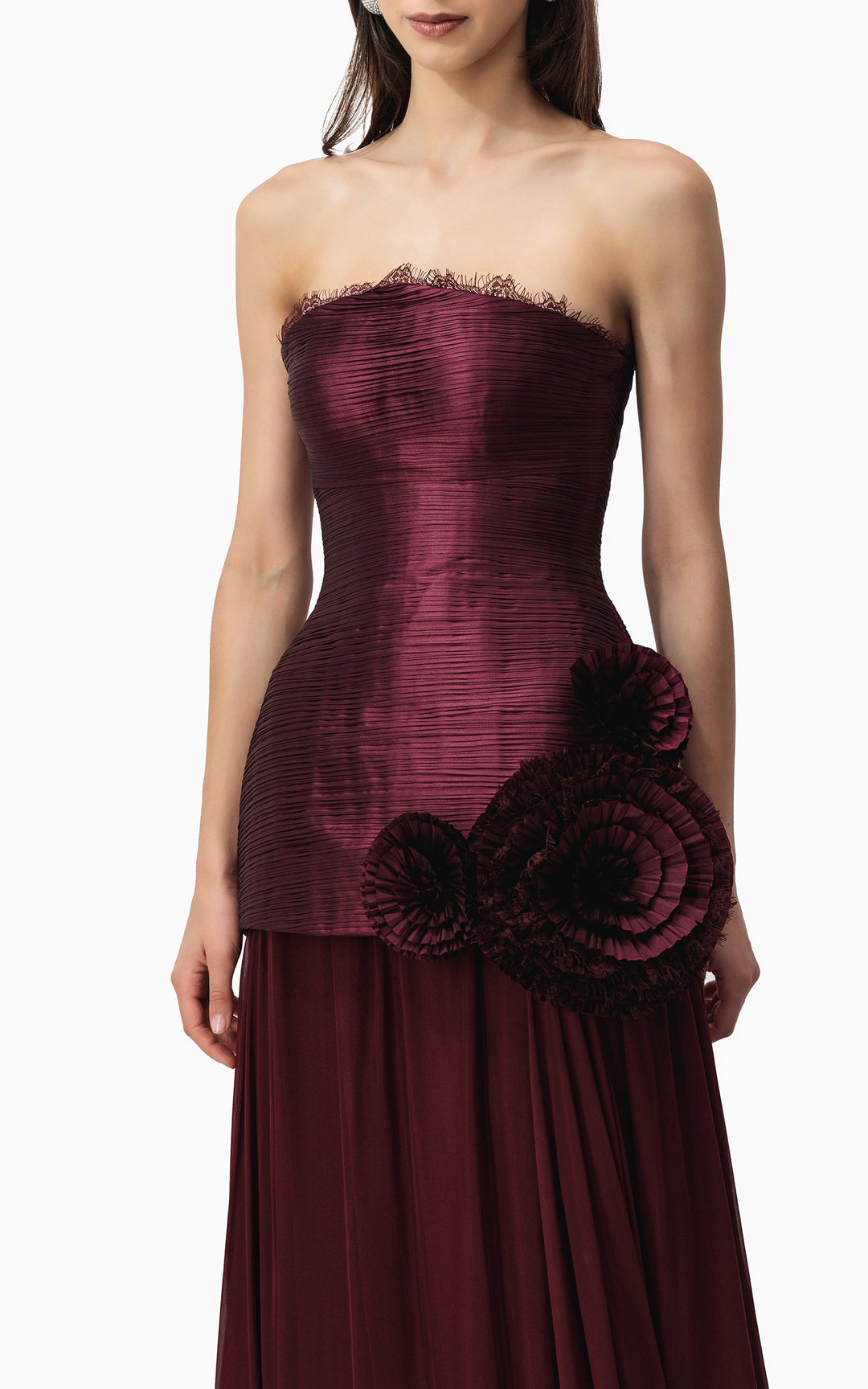 strapless pleated gown with floral side appliqué – BORDEAUX BLOOM
