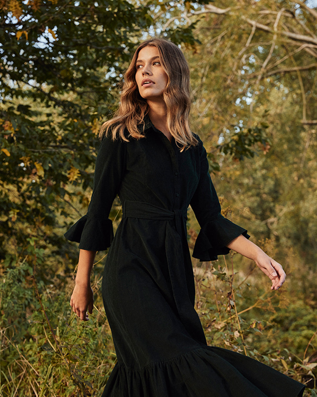 فستان متوسط ​​الطول بأكمام واسعة وصدرية مطوية – سايلا