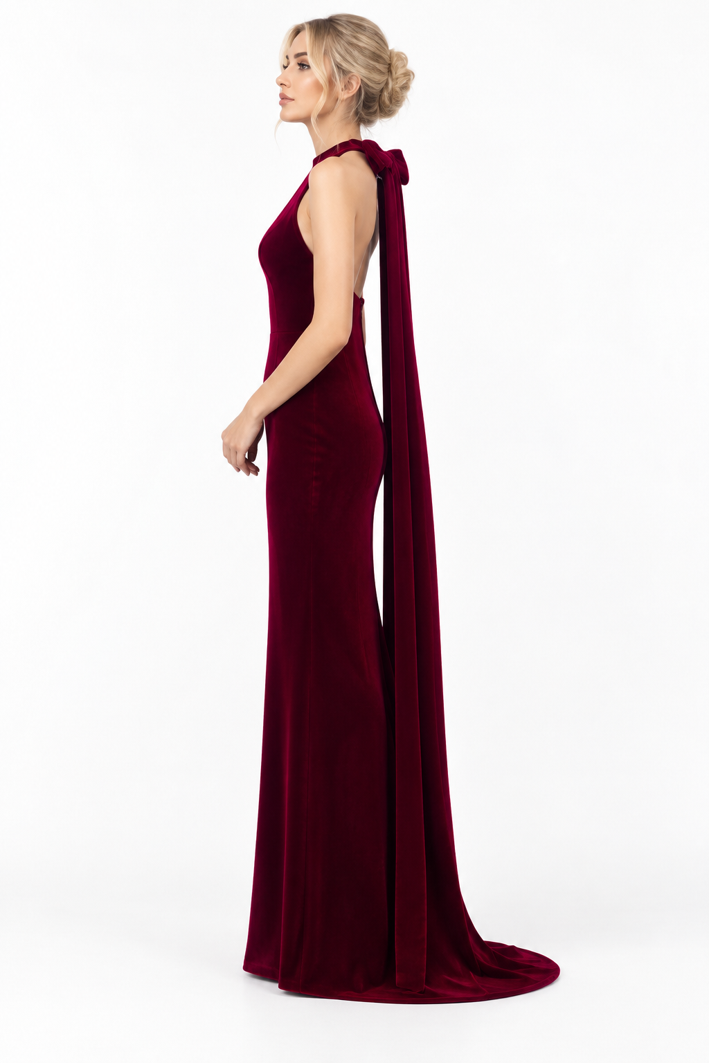 Halter-neck velvet floor-length gown with train – Valeria