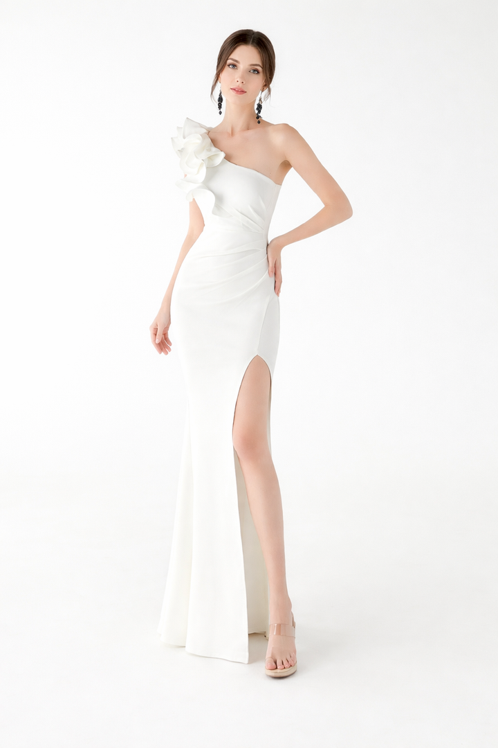 one-shoulder mermaid gown with sculpted ruffle detail – EMERALD