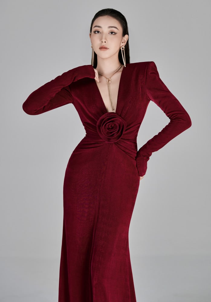 sculpted velvet gown with rosette detail – RUBINA