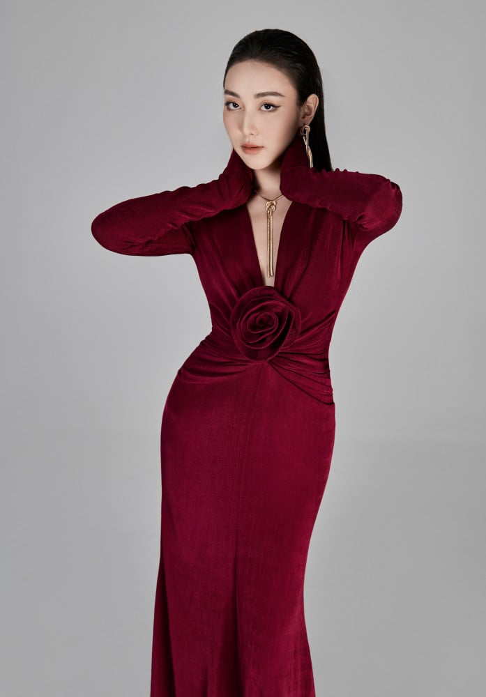 sculpted velvet gown with rosette detail – RUBINA