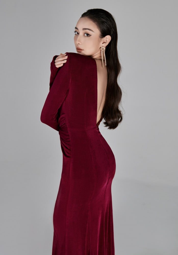 sculpted velvet gown with rosette detail – RUBINA