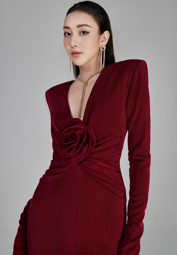sculpted velvet gown with rosette detail – RUBINA