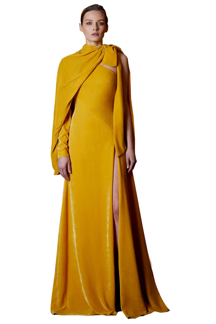 فستان سهرة مخملي غير متماثل بكتف منسدل وفتحة جانبية – سلمى