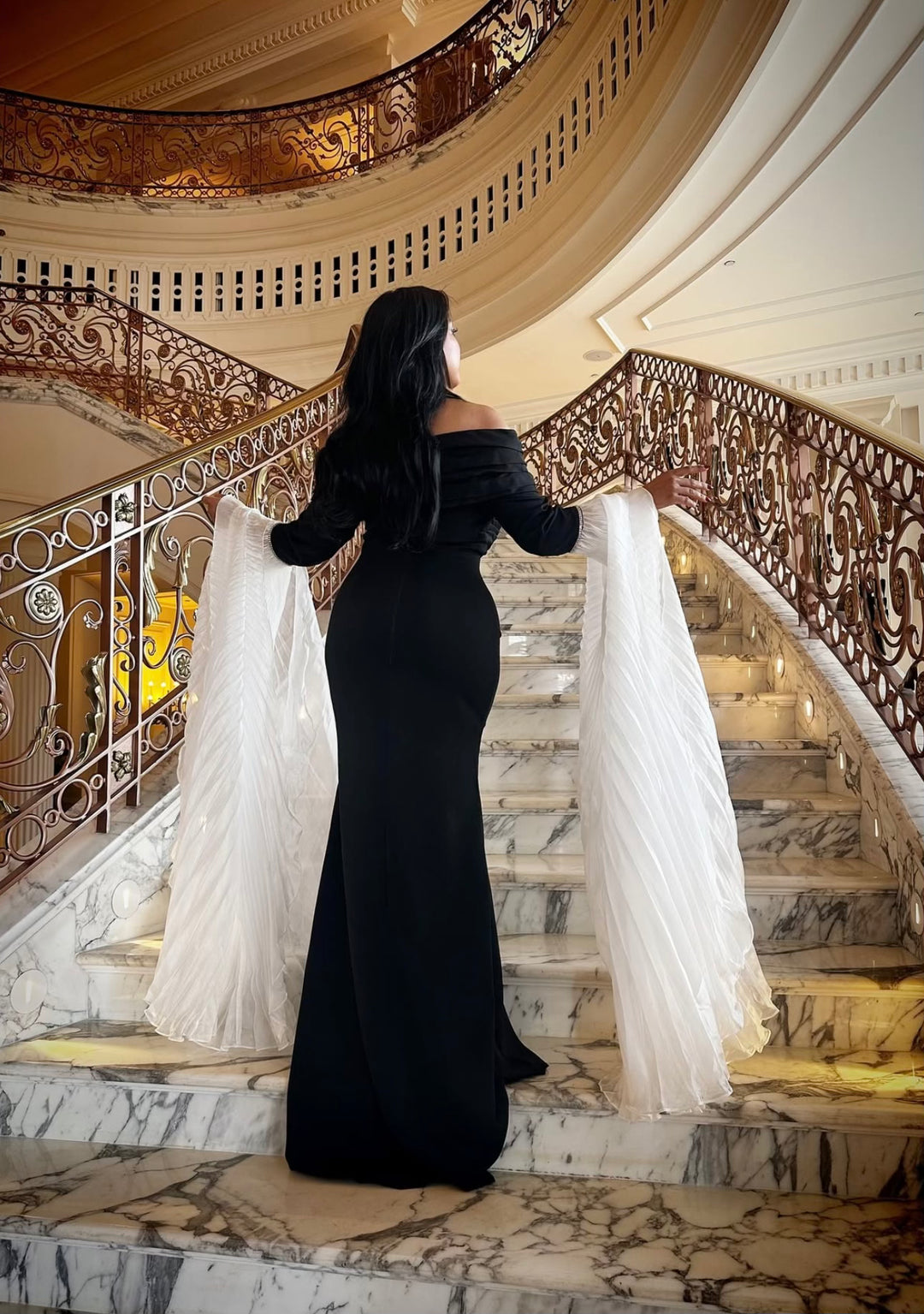 فستان حورية البحر مكشوف الكتفين بأكمام مطوية مثيرة – شيري