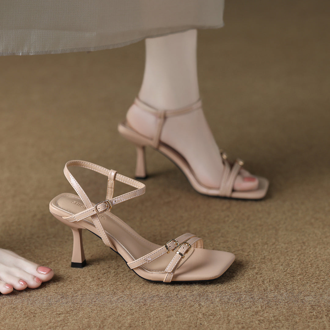 صندل ذو مقدمة مربعة وأشرطة مع إبزيم - نايارتو