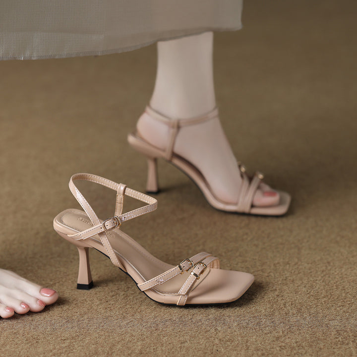 صندل ذو مقدمة مربعة وأشرطة مع إبزيم - نايارتو