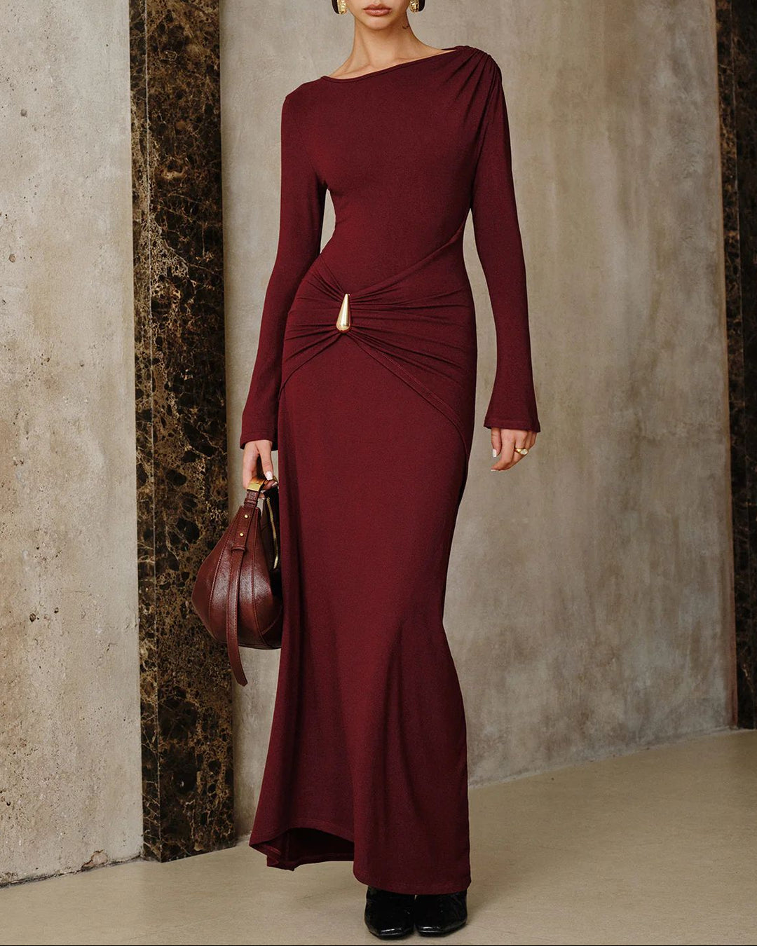 فستان طويل الأكمام منسدل مع لمسات ذهبية - مارا