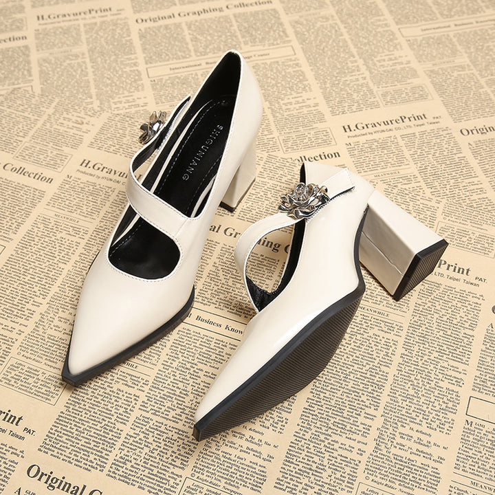 حذاء بكعب سميك بمقدمة مدببة وحزام مزين بالزهور – كاميلاكلي