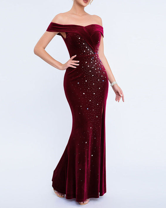 فستان مكشوف الكتفين مزين بالكريستال – ستيلازيا