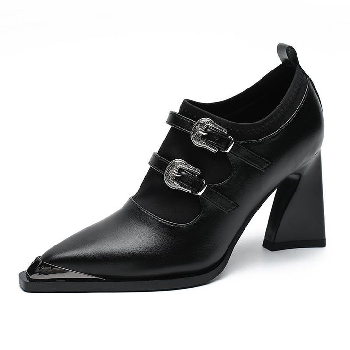 حذاء بكعب عريض ومقدمة مدببة وحزام بإبزيم مزدوج – فيرافتي