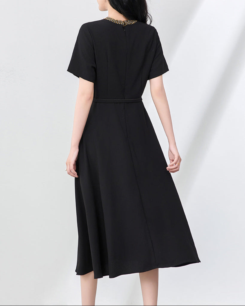 driekwart mouw overslagjurk met pailletten revers en bloemenapplicatie – ALINA 