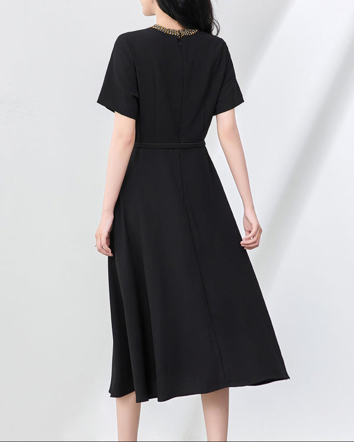 driekwart mouw overslagjurk met pailletten revers en bloemenapplicatie – ALINA 