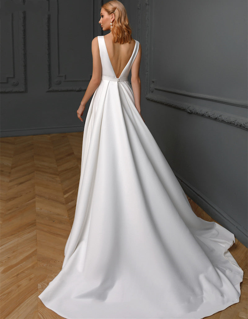 sleeveless ball gown with wide skirt - SERENDA