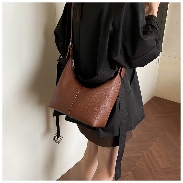 geweven rieten draagtas met dubbele leren handvatten – LÉONIE 