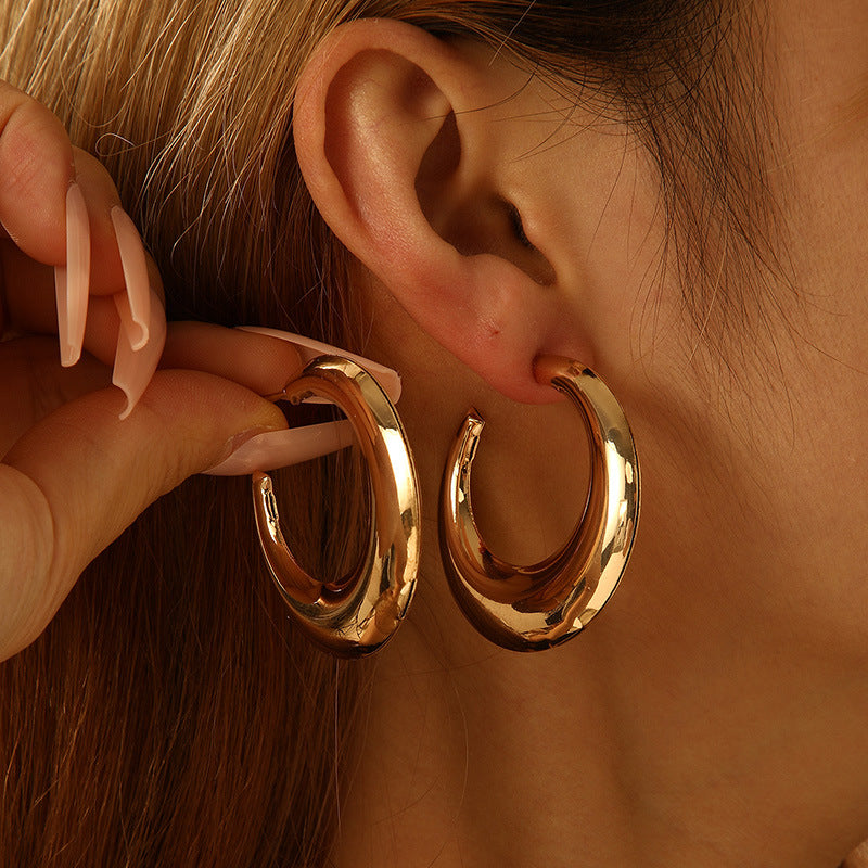 أقراط هلالية جريئة من الذهب المصقول – أولنو