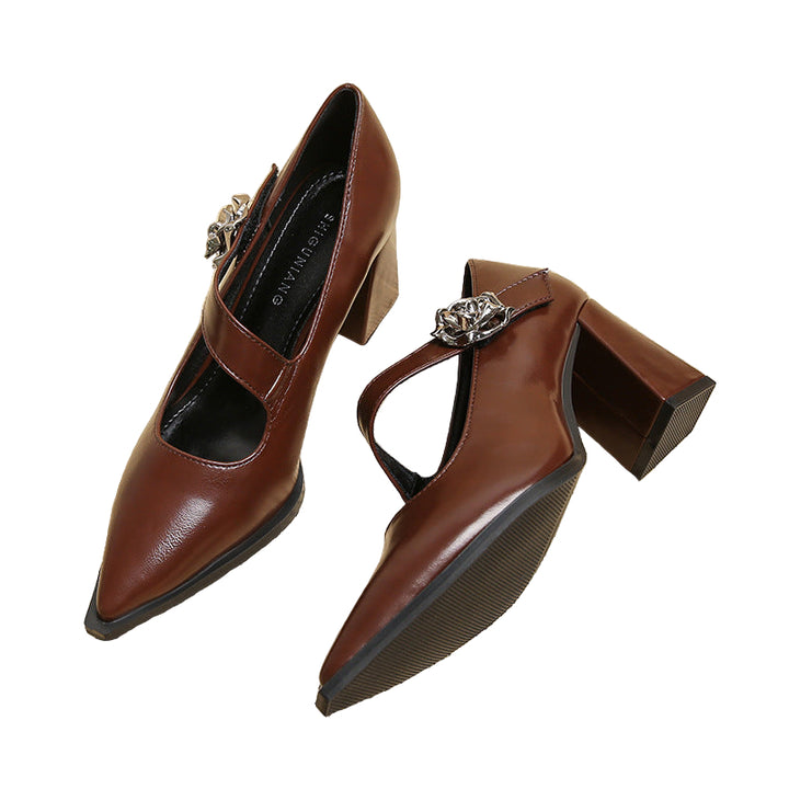 حذاء بكعب سميك بمقدمة مدببة وحزام مزين بالزهور – كاميلاكلي