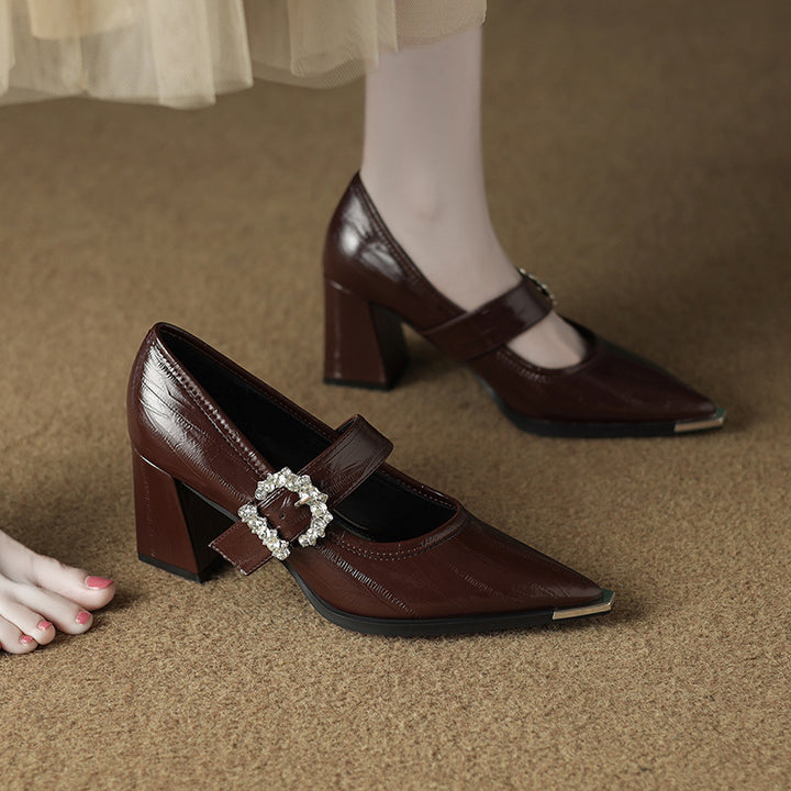 حذاء بكعب سميك بمقدمة مدببة وإبزيم كريستالي - فيفياندا