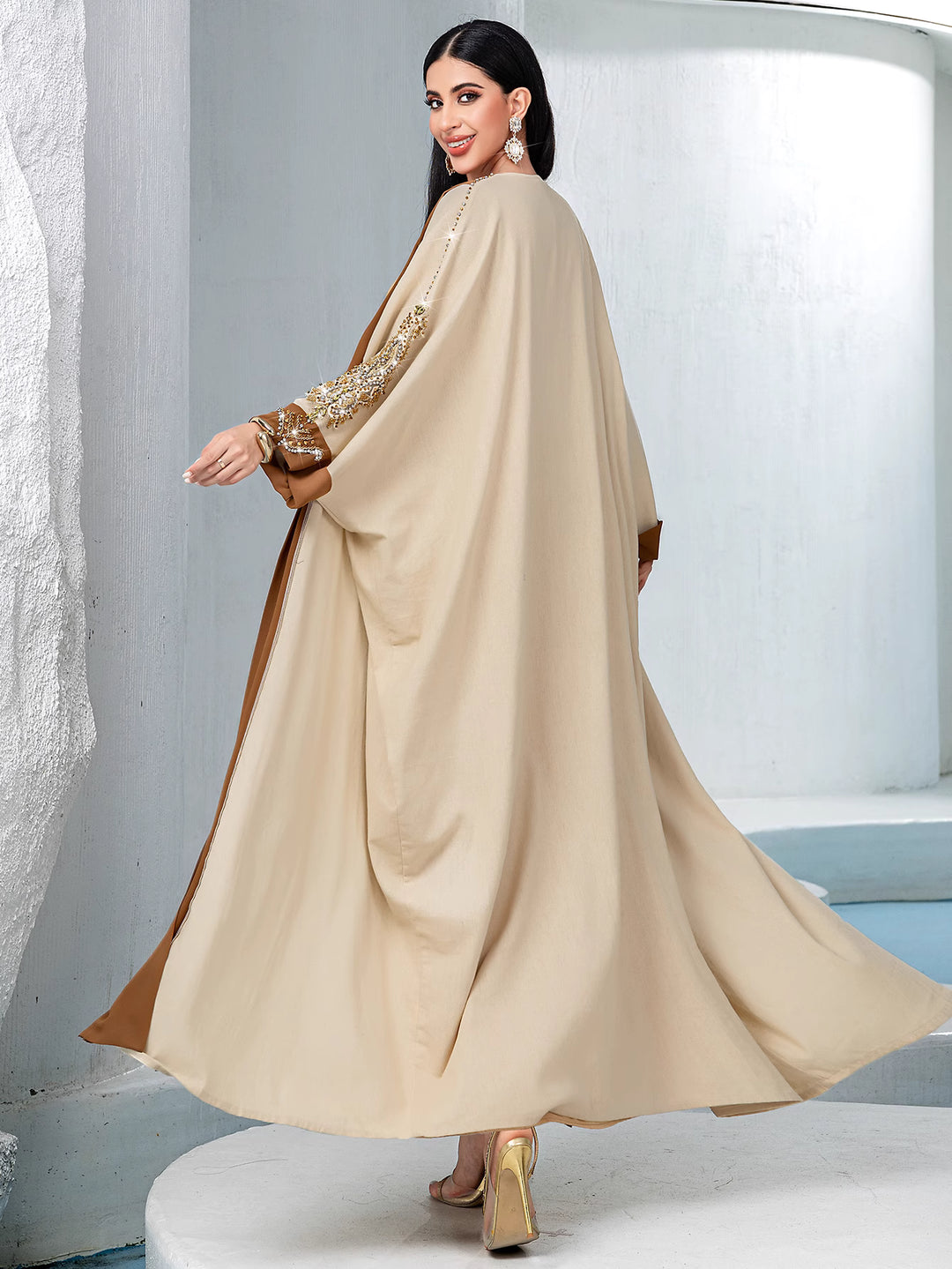 costume évasé sur mesure avec manches bouffantes en satin – VALENCIA 