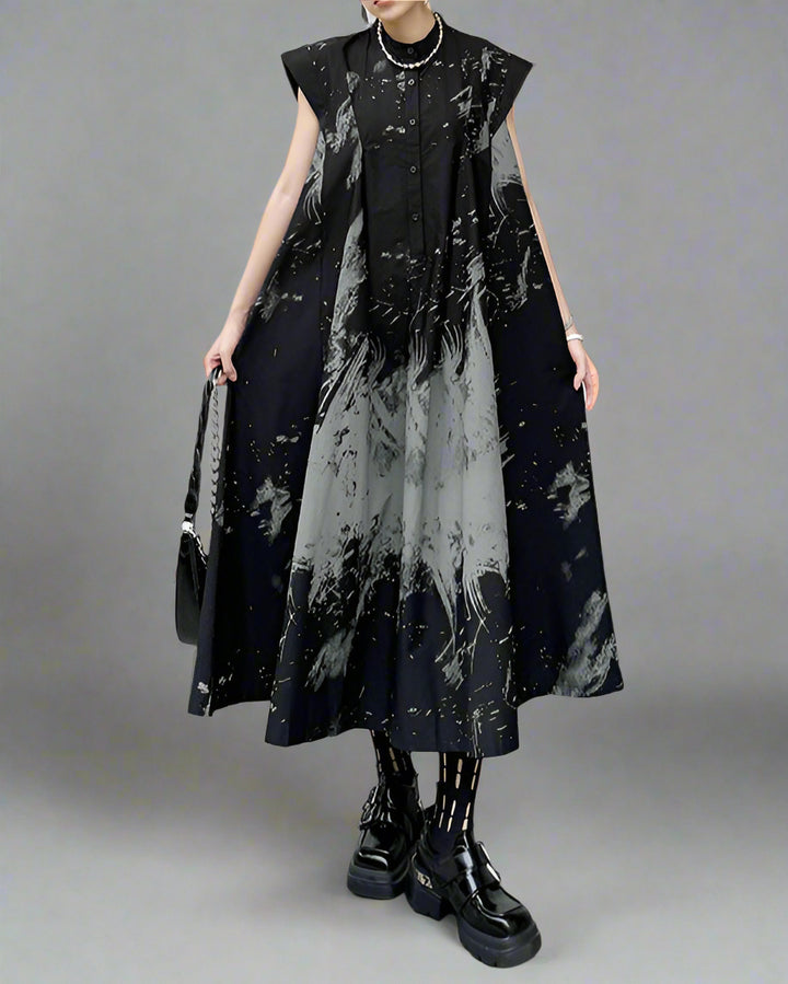 sleeveless flared dress with abstract monochrome print - ARYASU