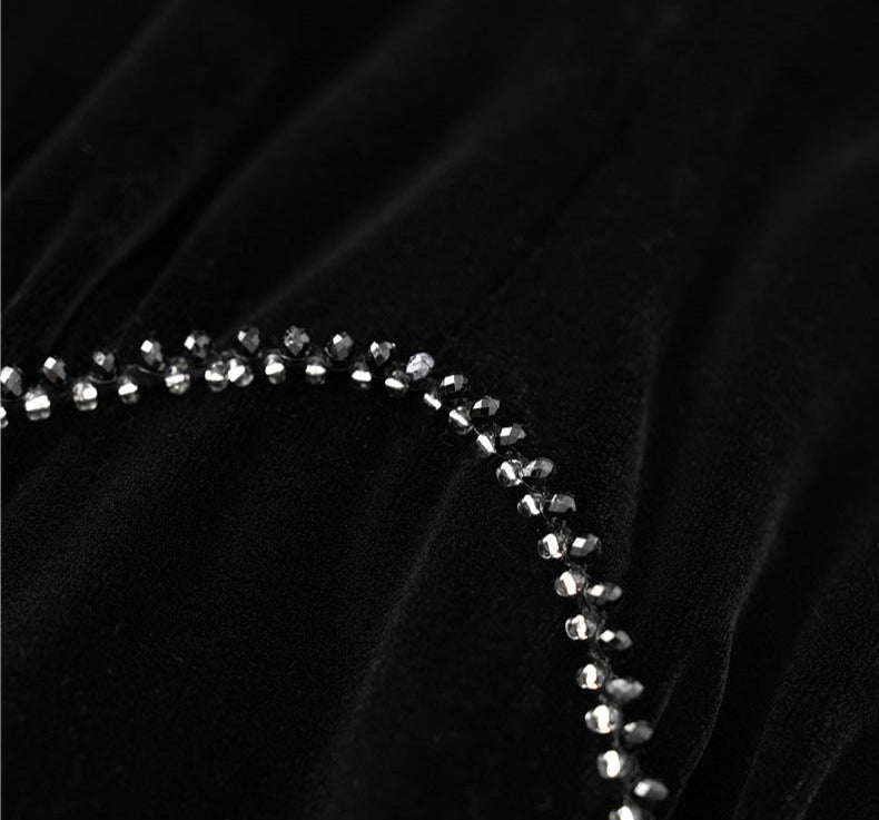 Kurzärmeliges Midikleid mit 3D-Blumenapplikationen - BLOOMIQ 