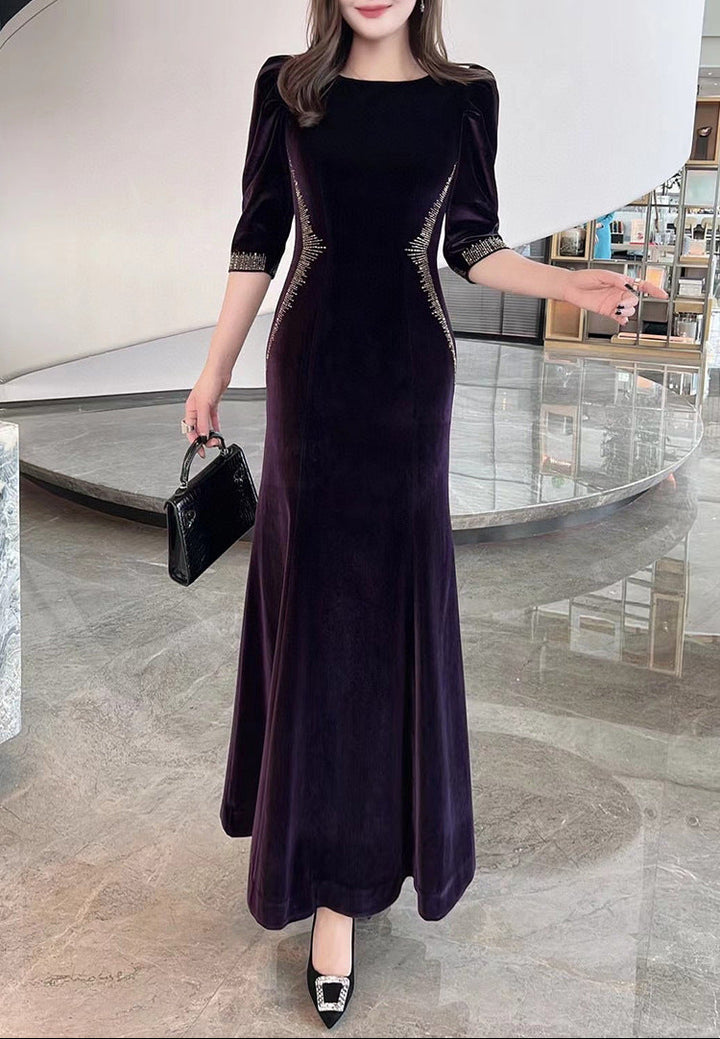 velvet evening gown with embellished contour – NOIRÉ