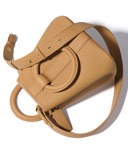 编织藤条手提包，配有双层皮革手柄 – LÉONIE 