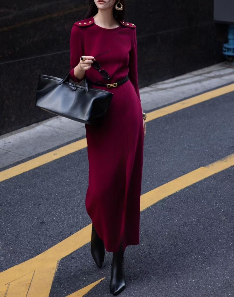 elegant shoulder-button column dress with front slit – NOIR